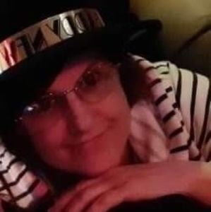 Meet your Posher, Lora